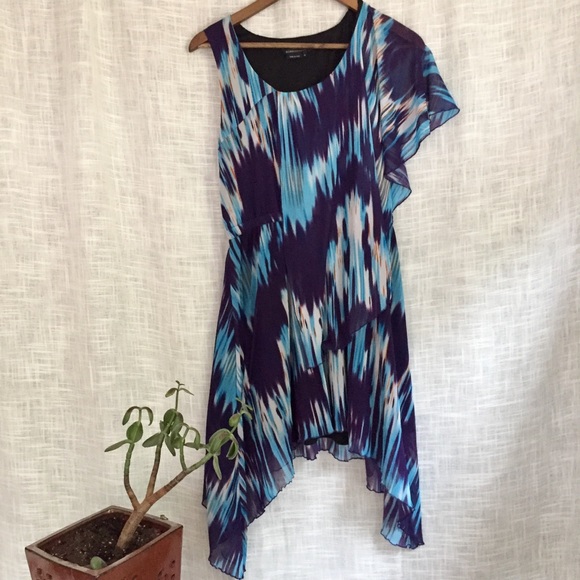 BCBGMaxAzria Dresses & Skirts - BCBGMaxAzria Flutter Sleeve Asymmetrical Dress